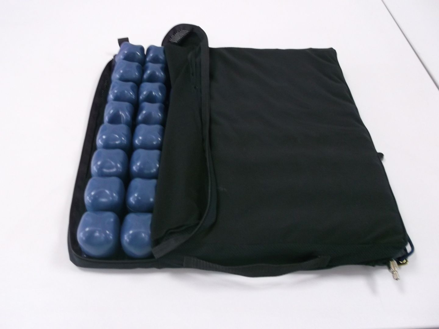 Подушка противопролежневая на сидение Vitea Care COMFY DRVCT фото 2 Подушка противопролежневая на сидение Vitea Care COMFY DRVCT фото 2