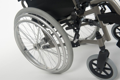 Инвалидная кресло-коляска Vermeiren V300 + 30° фото 3