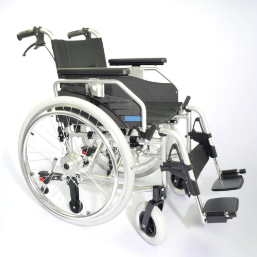 Инвалидная коляска Titan LY-710-115LQ с транзитными колесами